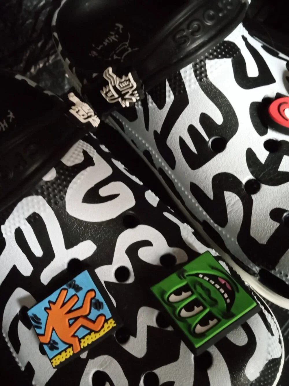 KEITH HARING X CROCS 